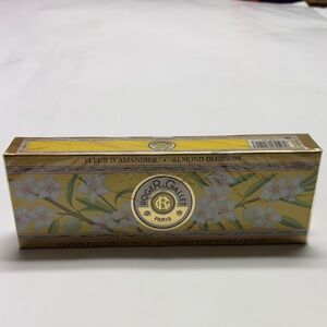 Roger & Gallet vintage Almond Blossom Perfumed Soaps set of 3